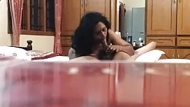 সুন্দরী বালিকা পরিচা ...