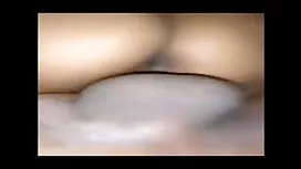 এলিস শশ-সাদা পোষাক এ ...