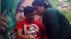 মহিলার দ্বারা - সম্প ...