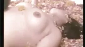 স্বর্ণকেশী সুন্দরী ব ...